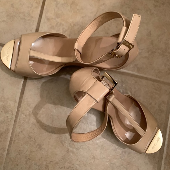 Sandals - Picture 1 of 3